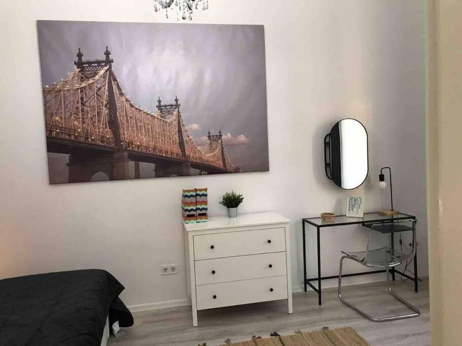 Perfect Location,Newly Decorated Modern, Large Place 60 M2, Really Quiet So You Can Have A Good Night Sleep, Ac, Netflix, Smart Tv, High-Speed Internet, World Famous New York Cafe Only 10 Minutes Walk Budapest Extérieur photo