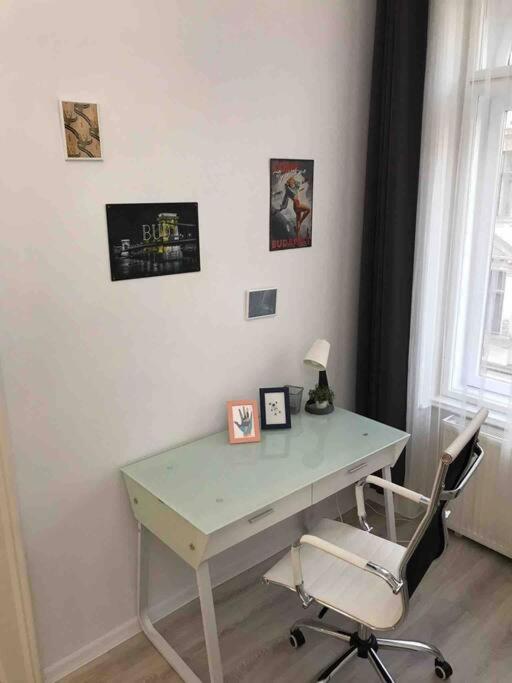 Perfect Location,Newly Decorated Modern, Large Place 60 M2, Really Quiet So You Can Have A Good Night Sleep, Ac, Netflix, Smart Tv, High-Speed Internet, World Famous New York Cafe Only 10 Minutes Walk Budapest Extérieur photo