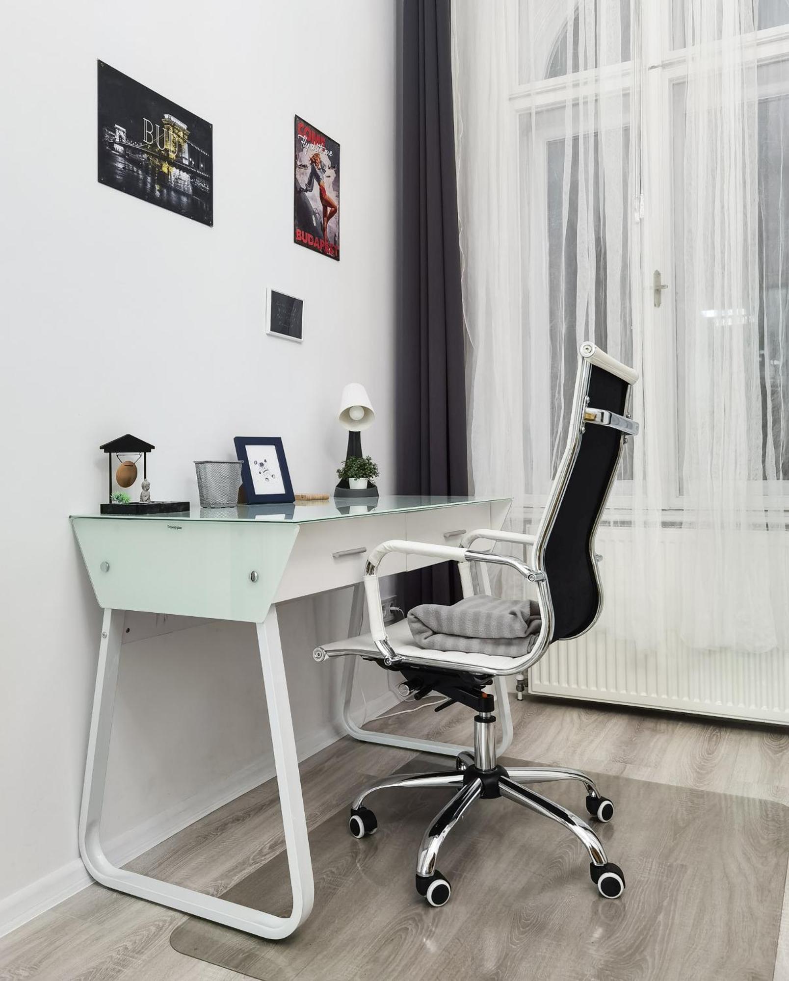 Perfect Location,Newly Decorated Modern, Large Place 60 M2, Really Quiet So You Can Have A Good Night Sleep, Ac, Netflix, Smart Tv, High-Speed Internet, World Famous New York Cafe Only 10 Minutes Walk Budapest Extérieur photo