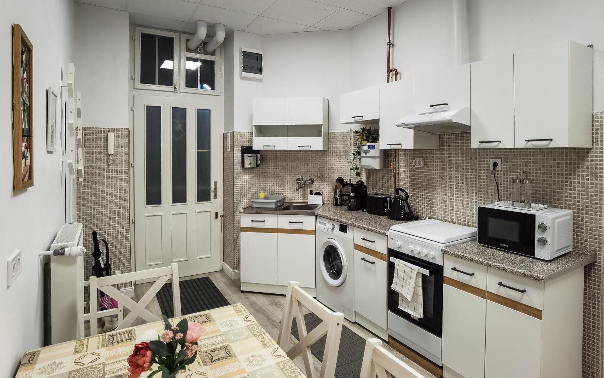 Perfect Location,Newly Decorated Modern, Large Place 60 M2, Really Quiet So You Can Have A Good Night Sleep, Ac, Netflix, Smart Tv, High-Speed Internet, World Famous New York Cafe Only 10 Minutes Walk Budapest Extérieur photo