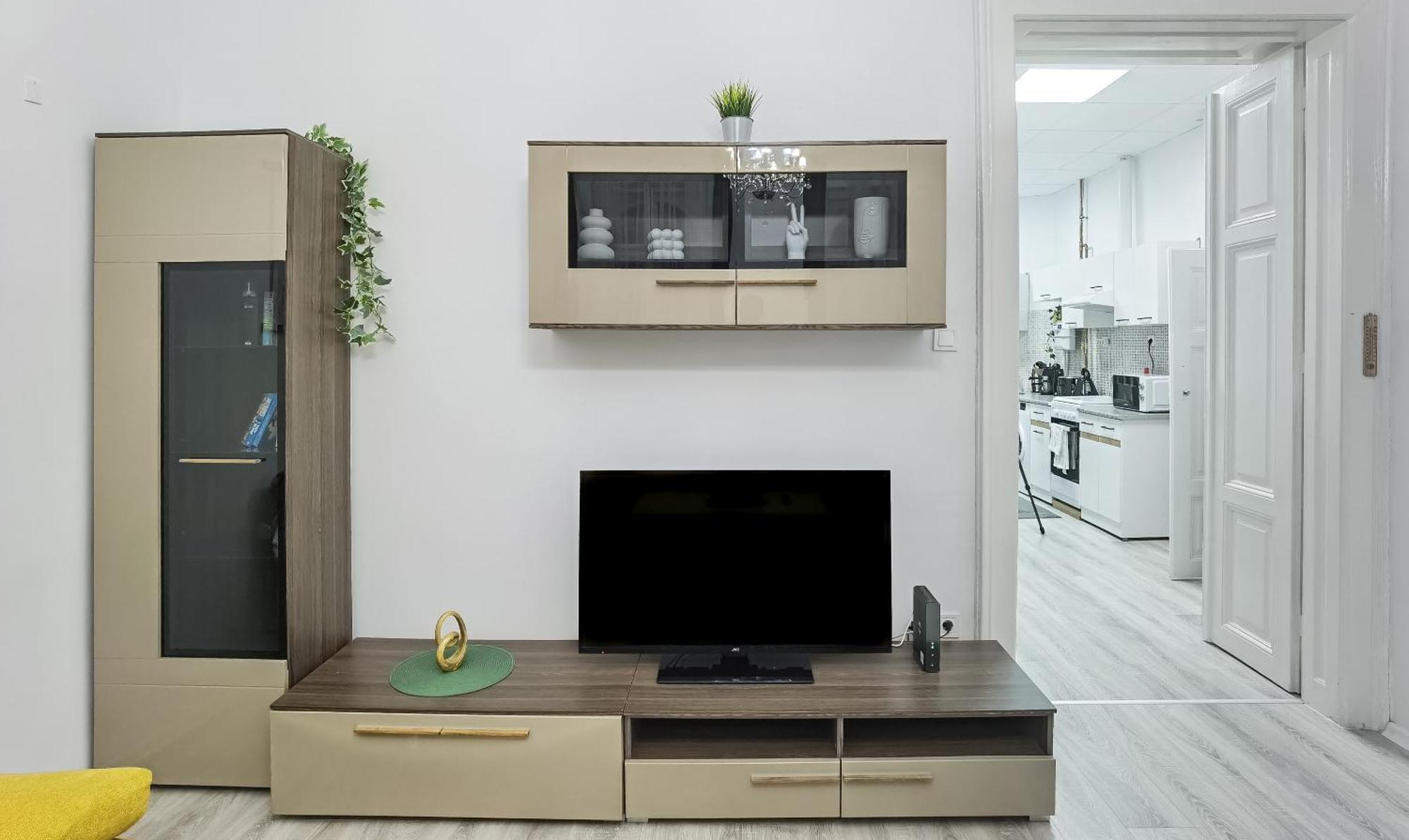 Perfect Location,Newly Decorated Modern, Large Place 60 M2, Really Quiet So You Can Have A Good Night Sleep, Ac, Netflix, Smart Tv, High-Speed Internet, World Famous New York Cafe Only 10 Minutes Walk Budapest Extérieur photo