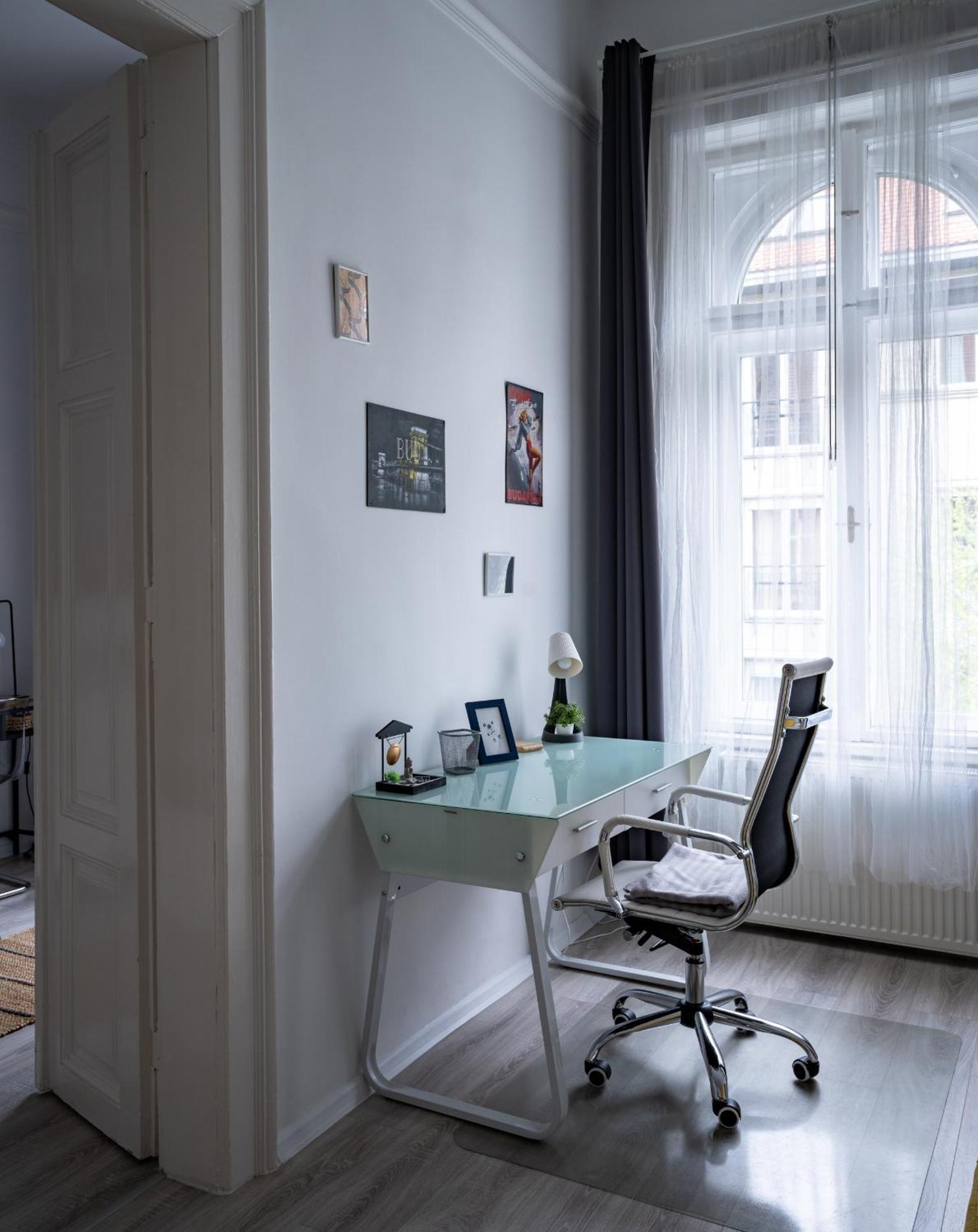 Perfect Location,Newly Decorated Modern, Large Place 60 M2, Really Quiet So You Can Have A Good Night Sleep, Ac, Netflix, Smart Tv, High-Speed Internet, World Famous New York Cafe Only 10 Minutes Walk Budapest Extérieur photo