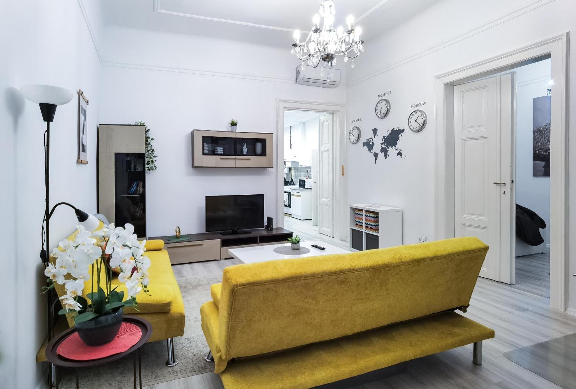 Perfect Location,Newly Decorated Modern, Large Place 60 M2, Really Quiet So You Can Have A Good Night Sleep, Ac, Netflix, Smart Tv, High-Speed Internet, World Famous New York Cafe Only 10 Minutes Walk Budapest Extérieur photo