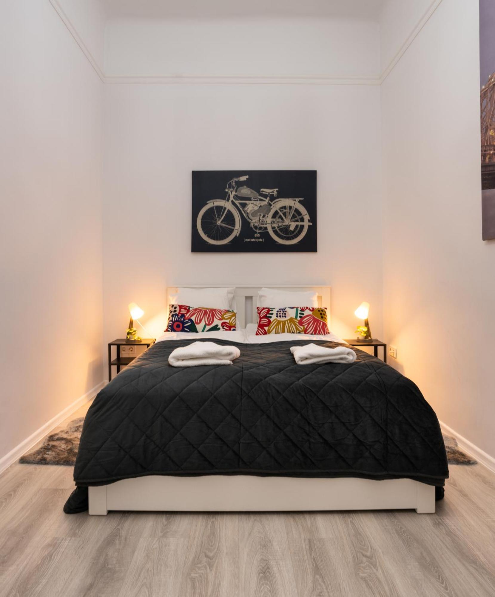 Perfect Location,Newly Decorated Modern, Large Place 60 M2, Really Quiet So You Can Have A Good Night Sleep, Ac, Netflix, Smart Tv, High-Speed Internet, World Famous New York Cafe Only 10 Minutes Walk Budapest Extérieur photo